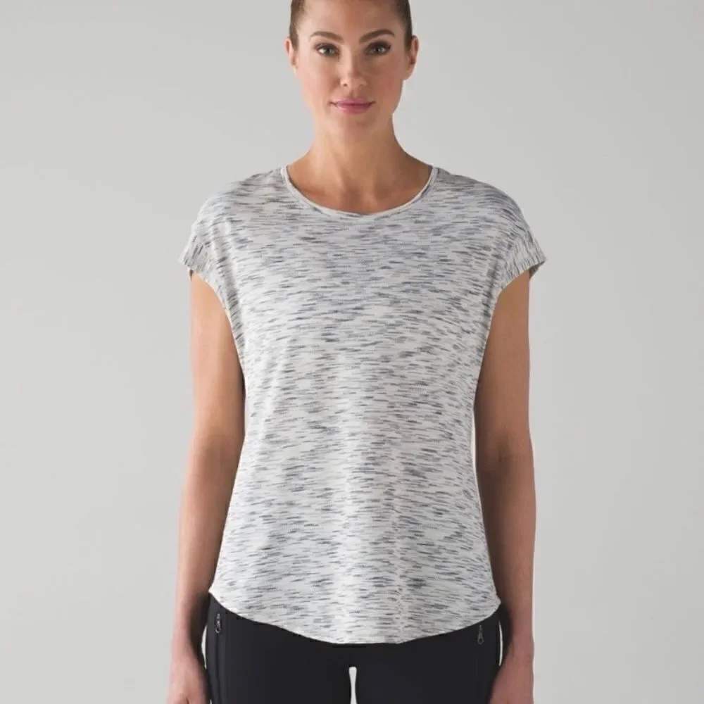Lululemon Shirt Lost In Pace Short Sleeve Space Dye Black White Fits like a 6